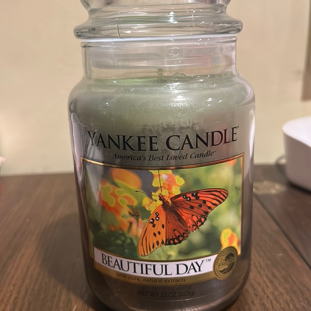 Yankee Candle Housewarmer Candle Beautiful Day 22oz